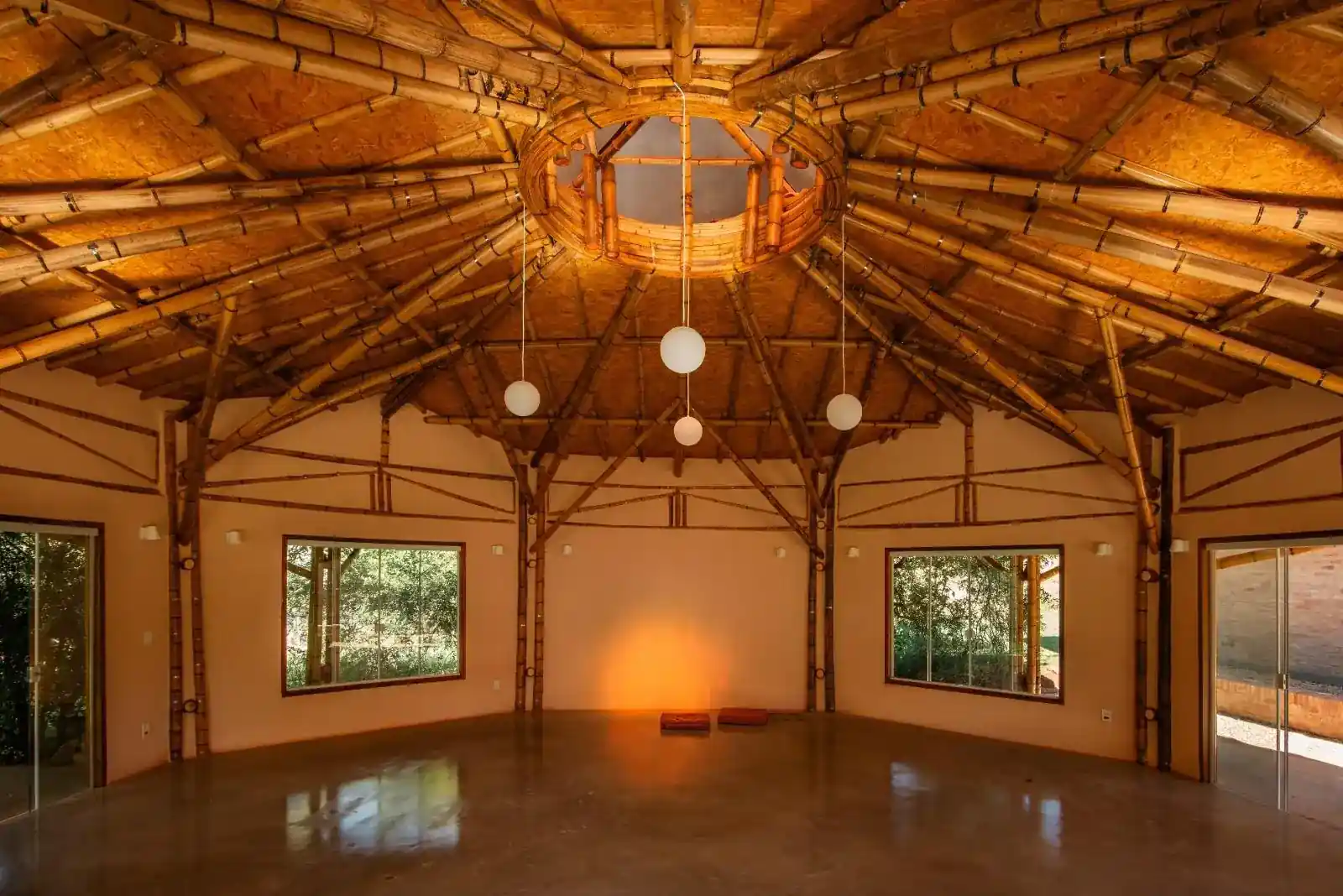Estrutura de bambu em construção